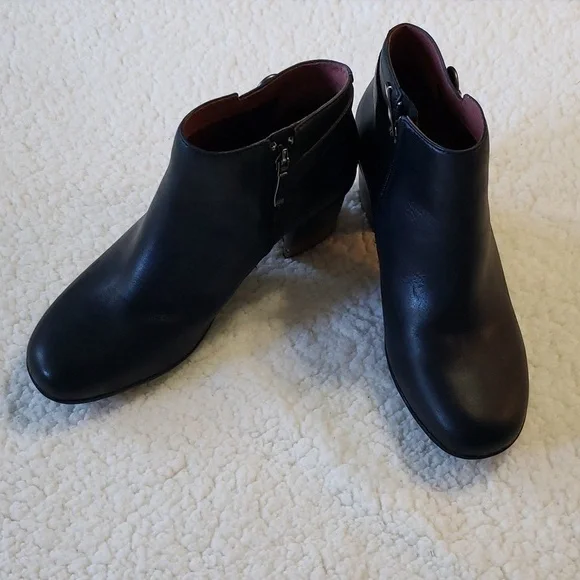 Dansko Women's Perry Waterproof Burnished Booties, Color Black, Size 40 - Picture 5 of 16